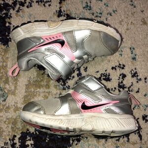 🧜🏼‍♀️3 for $15 listing!🧜🏼‍♀️ Nike sneakers